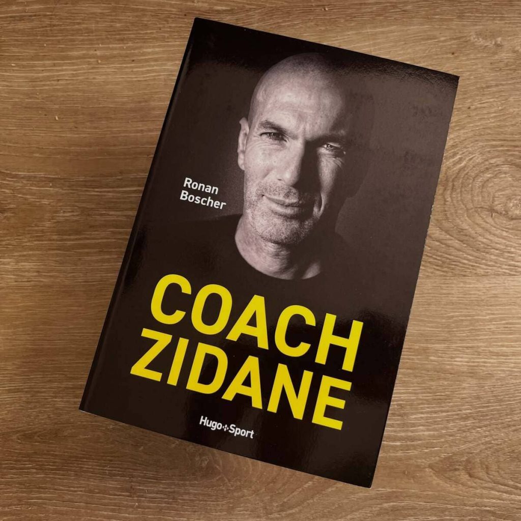 “Coach Zidane” de Ronan Boscher (Hugo Sport 2026). 